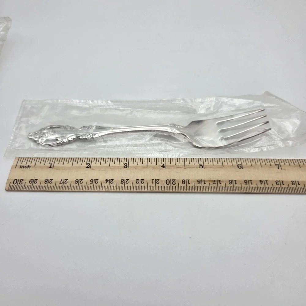 Set Of 4 Oneida Community Brahms Silver Plated Salad Forks    BRAND NEW